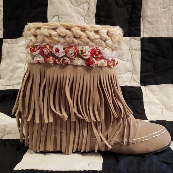 Boots - Picture 3 of 3